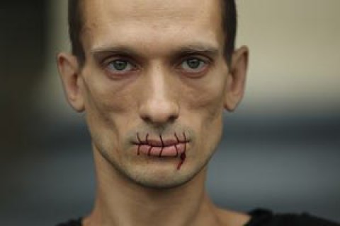Российский художник Павленский получил политическое убежище во Франции