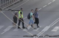 Луцький терорист відпустив 3 перших заручників (оновлено)