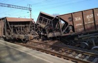 Возле Львова с рельсов сошли грузовые вагоны
