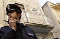 В Лондоне полицейские взорвали неправильно припаркованный автомобиль
