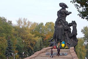 Янукович возложит цветы в Бабьем Яру