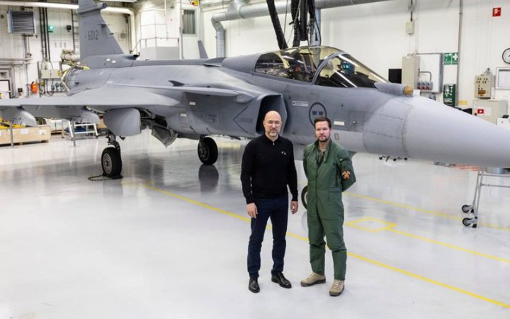 Шмигаль у Швеції обговорив постачання в Україну бойових літаків Gripen 