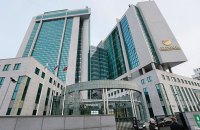 Австрійський банк Raiffeisen та італійський UniCredit продовжують заробляти в Росії, але тиск на них посилився, – Reuters