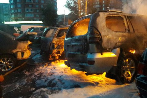 В Киеве на Троещине горела автостоянка