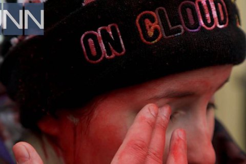 Участниц акции за права женщин в Ужгороде облили красной краской