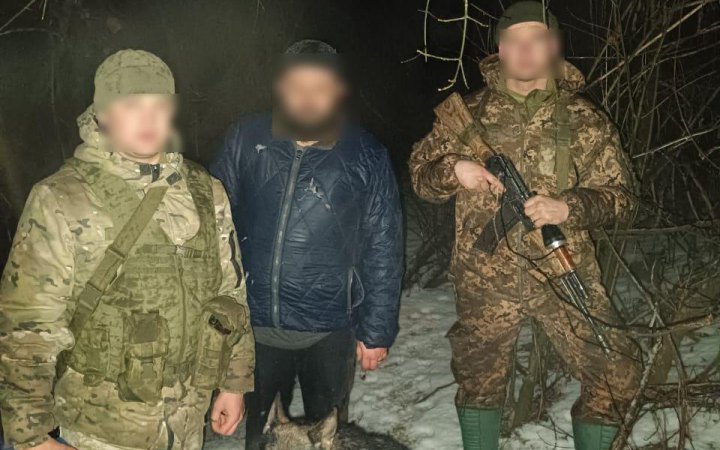 "Дайвінг по-закарпатськи": прикордонники витягнули із Тиси знесиленого ухилянта