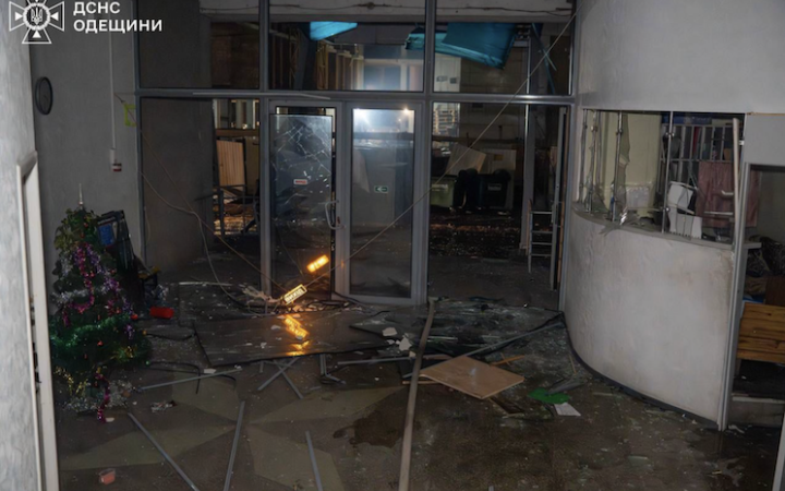 Росія в кілька хвиль атакувала Одесу. Пошкоджено центр міста, поранені 5 людей, є знеструмлення (оновлено)