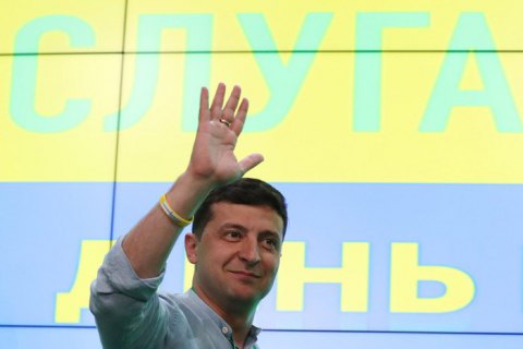 "Слуги народа" собираются в КВЦ "Парковый" на встречу с Зеленским
