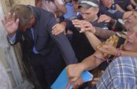 Сторонники БЮТ напали на Шлапака у здания суда