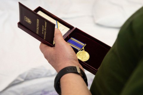 Зеленский исключил людей Порошенко из Комиссии государственных наград и геральдики