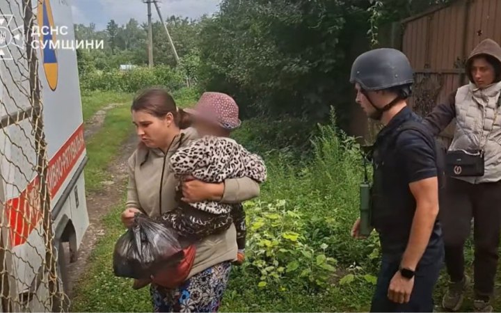 Евакуаційна група "Фенікс" вивезла з прикордоння Сумщини маму з дитиною