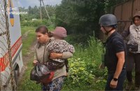 Евакуаційна група "Фенікс" вивезла з прикордоння Сумщини маму з дитиною