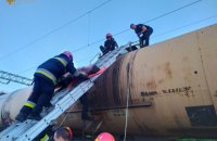 26-летнюю львовянку ударило током на вагоне-цистерне
