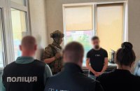 На Харківщині затримали чоловіка за підозрою у вимаганні $10 тисяч за вирішення питання військовослужбовця