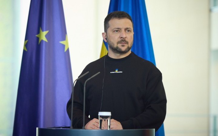 Зеленський про свої закордонні візити: Повертаємося додому з новими оборонними пакетами