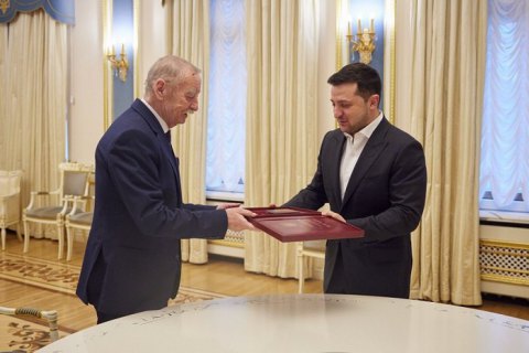 Зеленский вручил композитору Покладу орден Государства с присвоением звания Героя Украины 
