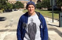 Боец ММА из Харькова пришел на бой в США в футболке с Путиным 