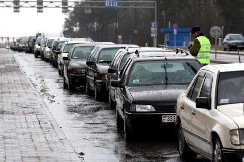 Пограничники выделили дополнительные полосы для авто из-за ажиотажа на границе