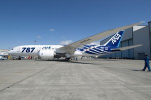 Boeing будет собирать по десять "Лайнеров мечты" в месяц