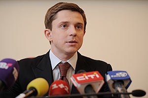 Довгий побеждает в мажоритарном округе