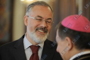 Табачник разрешил частной фирме зарабатывать на университетах