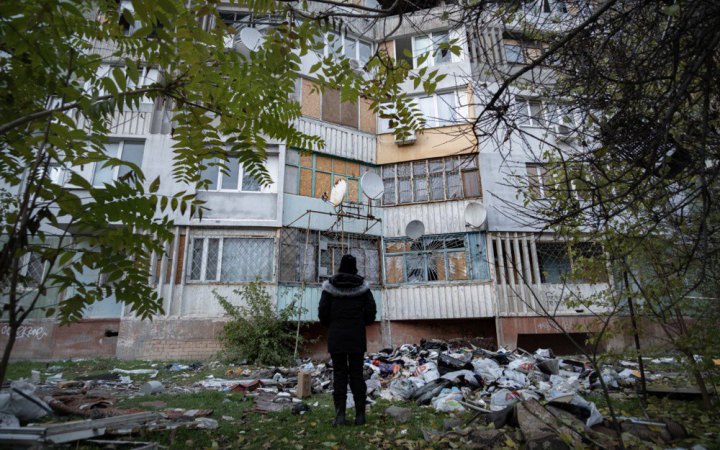Окупанти атакували Дніпровський район Херсона. Постраждало подружжя