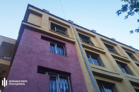 В Ужгороді затриманий вистрибнув з вікна 4 поверху міськвідділу поліції