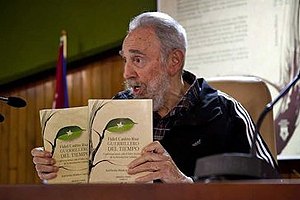 Фидель Кастро представил книгу своих мемуаров 