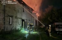 РФ майже безперестанку атакує Київщину дронами, під ударами були цивільні обʼєкти у 5 районах 