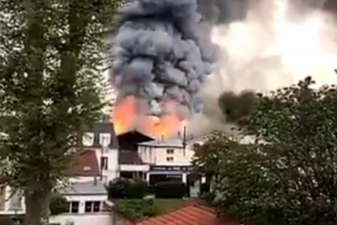 Возле резиденции королевского Версаля в пригороде Парижа произошел крупный пожар