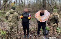 Двоє чоловіків намагалися перепливти річку Тиса з дитячим надувним кругом і нарукавниками з рожевими фламінго