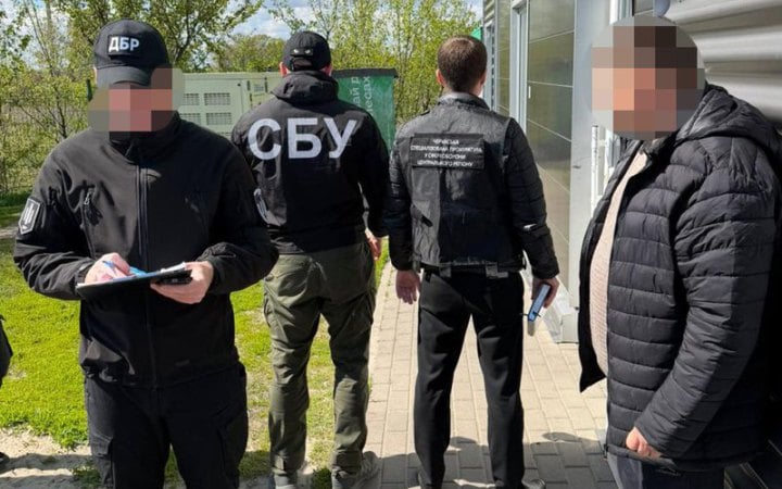 У Черкаській області ДБР викрило військового на хабарі за втечу зі служби