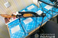 В Полтаве девушка ранила из арбалета двух учителей