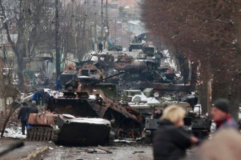 Зʼявилося відео знищеної російської техніки в Бучі