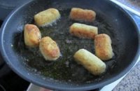 Повторный разогрев продуктов на подсолнечном масле опасен для здоровья