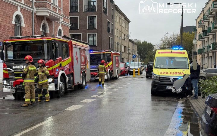 У Варшаві біля навчального закладу 21-річна жінка із ножем напала на людей