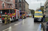 У Варшаві біля навчального закладу 21-річна жінка із ножем напала на людей