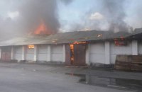 На Жмеринському елеваторі загорівся склад кукурудзи, до гасіння вогню залучили пожежний потяг