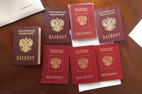 За російськими паспортами звернулися 12 тисяч жителів Донбасу