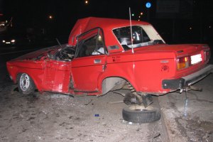 19-летний водитель врезался в столб, пытаясь скрыться от ГАИ
