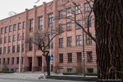 Біля посольства в Києві спалили прапор Польщі