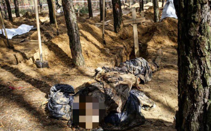 У похованнях в Ізюмі слідчі знайшли тіло чоловіка, в якого відрізали мошонку