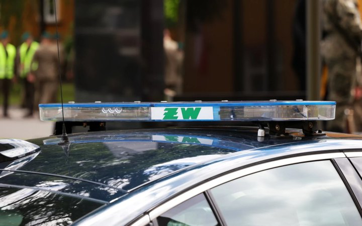 У Польщі після відкриття підозрілої посилки у жандармерії троє людей опинились в лікарні