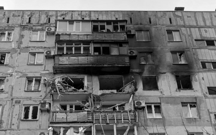 У Маріуполі загарбники обіцяють відкрити лікарню з украденою білизною