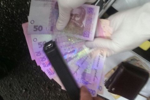 Во Львовской области патрульный попался на взятке 