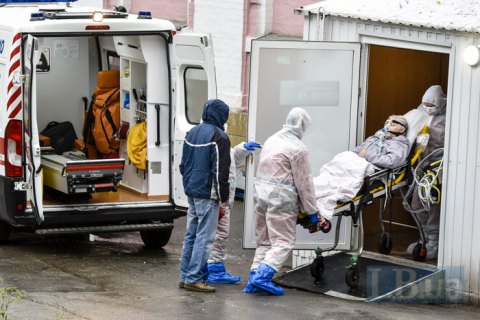 Україна вперше перетнула позначку у понад 15 тисяч хворих на коронавірус за добу