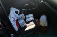 В Запорожье двое чиновников задержаны при получении 0,7 млн гривен взятки 