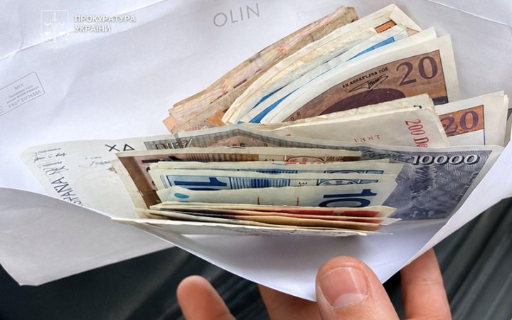 У Києві шахраї нібито від СБУ виманили у 79-річного експосадовця 7 млн гривень