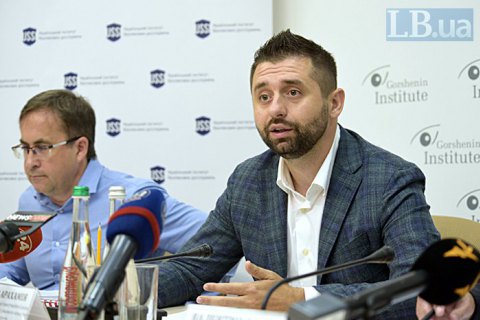 Арахамия "послал лесом" другие партии из-за нежелания предлагать кандидатов в Кабмин
