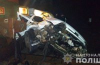 В Киевской области поезд снес легковушку, выехавшую на переезд на красный свет